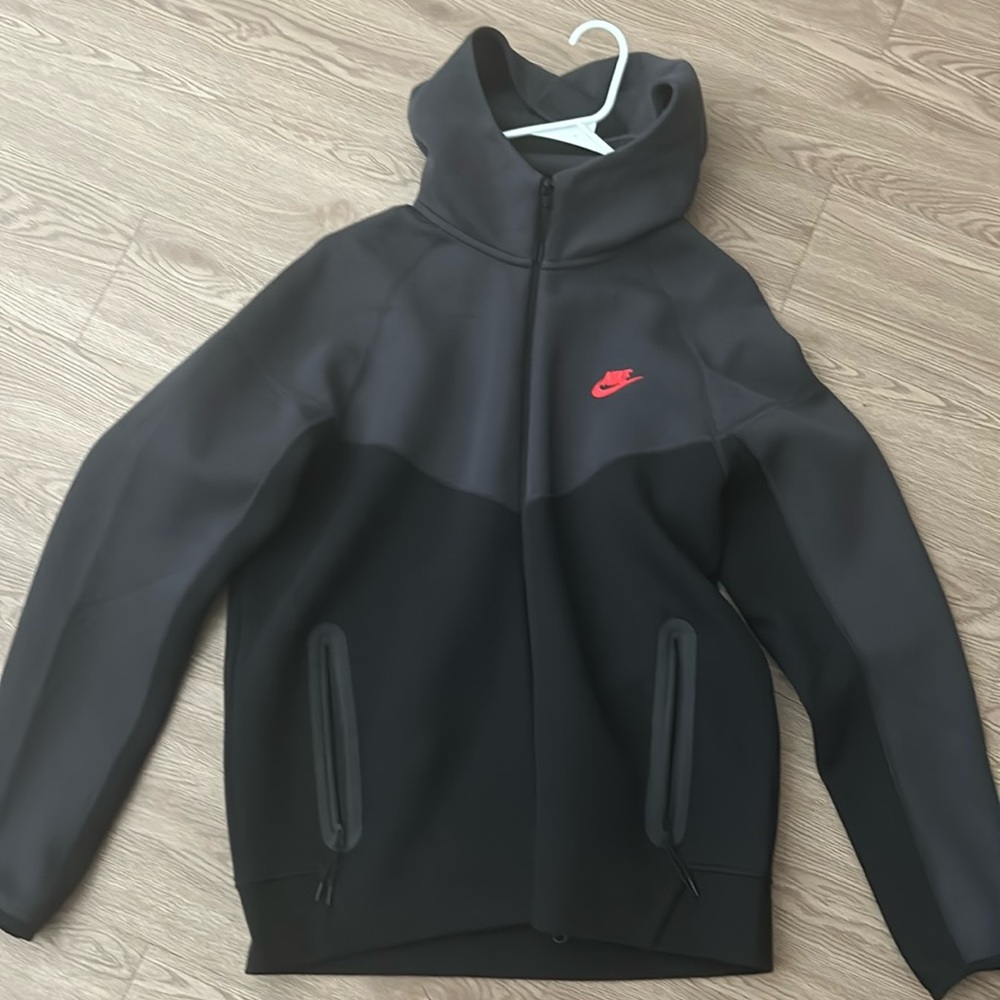 - Black and grey Nike tech jacket